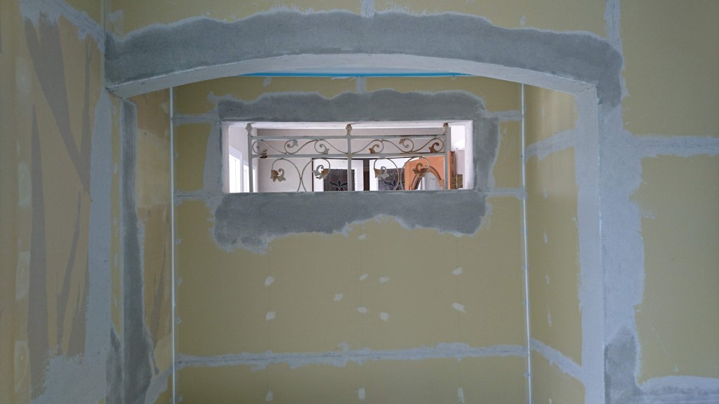 茨城県筑西市「美容室リフォーム工事」漆喰の下地処理が始まりました！