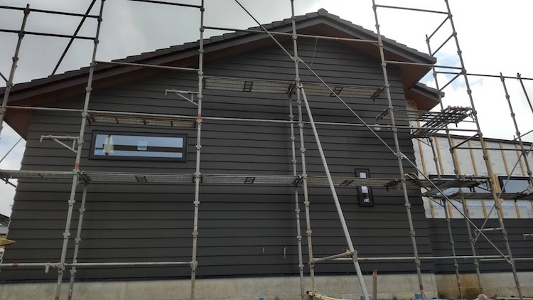 茨城県筑西市注文住宅「ロフトのある平屋」の外壁が順調に進んできました！