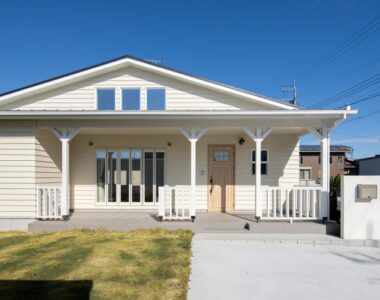 タイルデッキのあるサーファーズハウス