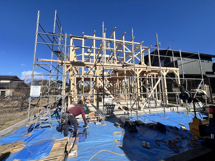 茨城県筑西市注文住宅「吹き抜けのあるアメリカンハウス」が本日上棟しました！