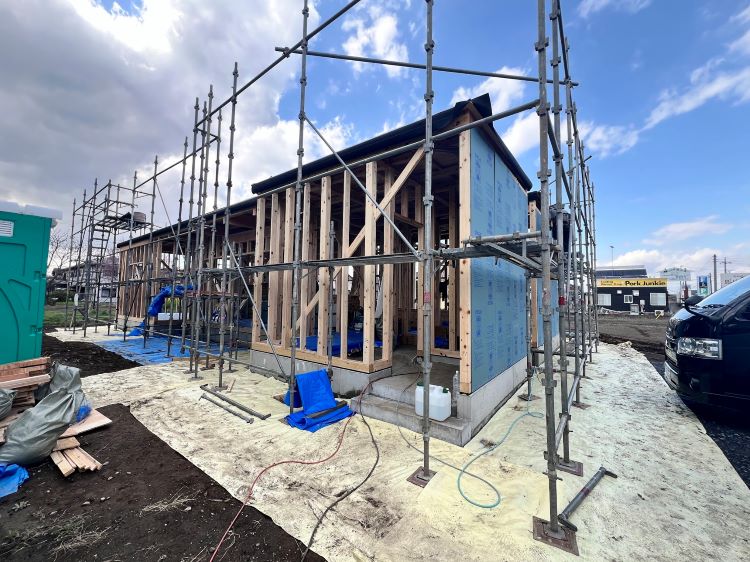 茨城県筑西市に「塗り壁の平屋」が上棟しました！